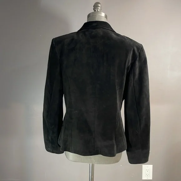 Large Danier suede leather classic black blazer. Quality staple piece. Canadian - Picture 4 of 17